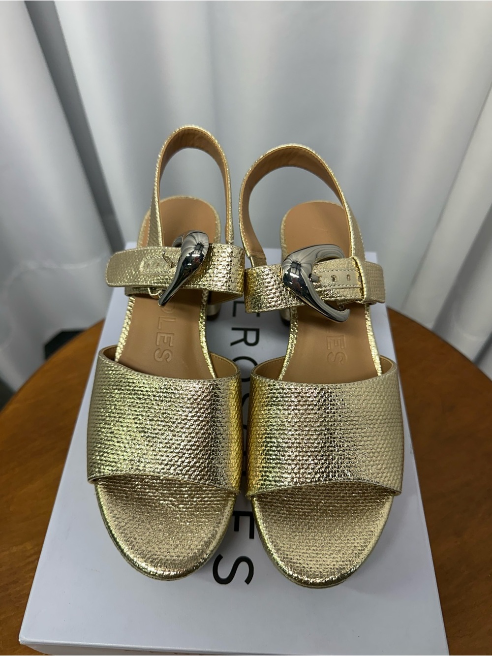 AEROSOLES chamber Gold Metallic platform Sandals Size 8 new in box